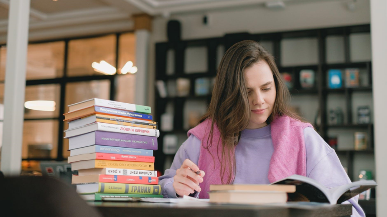 7 Ways to Pay for College Living Expenses